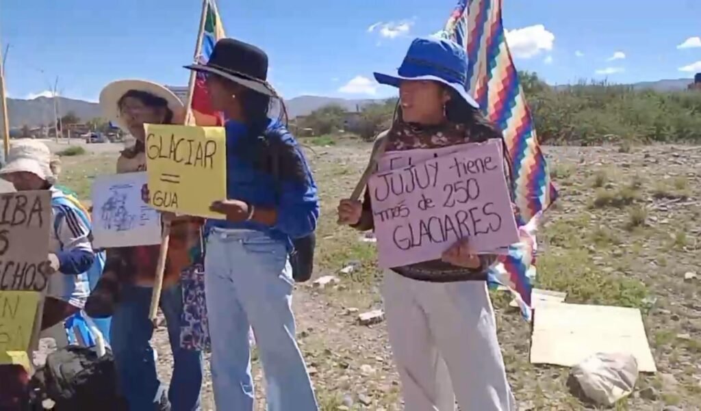 Comunidades Indígenas marcharon en contra de la Reforma de la Ley de Glaciares y desde Humahuaca expresaron que “hay más de 250 glaciares e innumerables periglaciares en Jujuy” Comunidades Indígenea se manifiestan en contra de la Reforma de la Ley de Glaciares, en Humahuaca